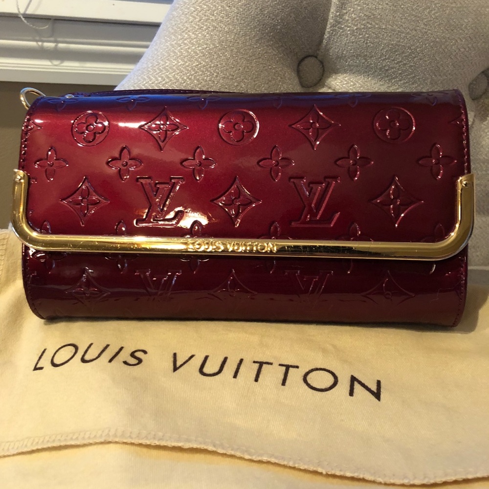 Burgundy Clutch perfect for fall 🍁🍂